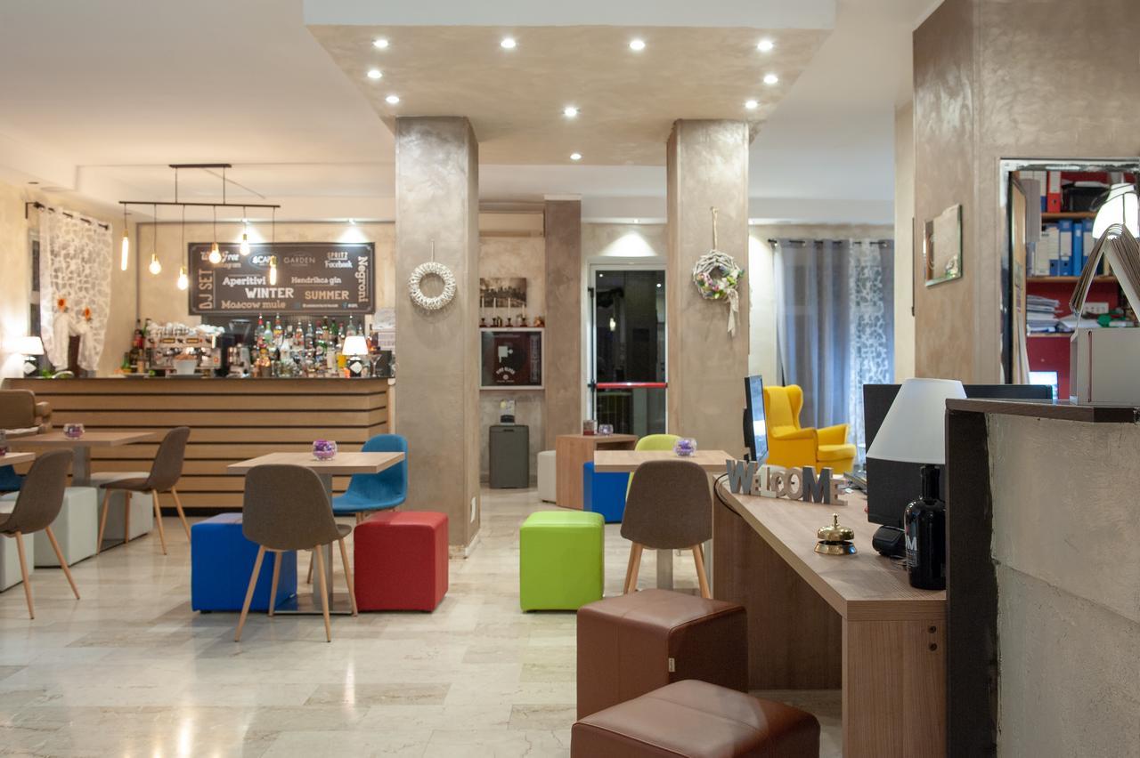 Hotel Capri Pietra Ligure Kültér fotó