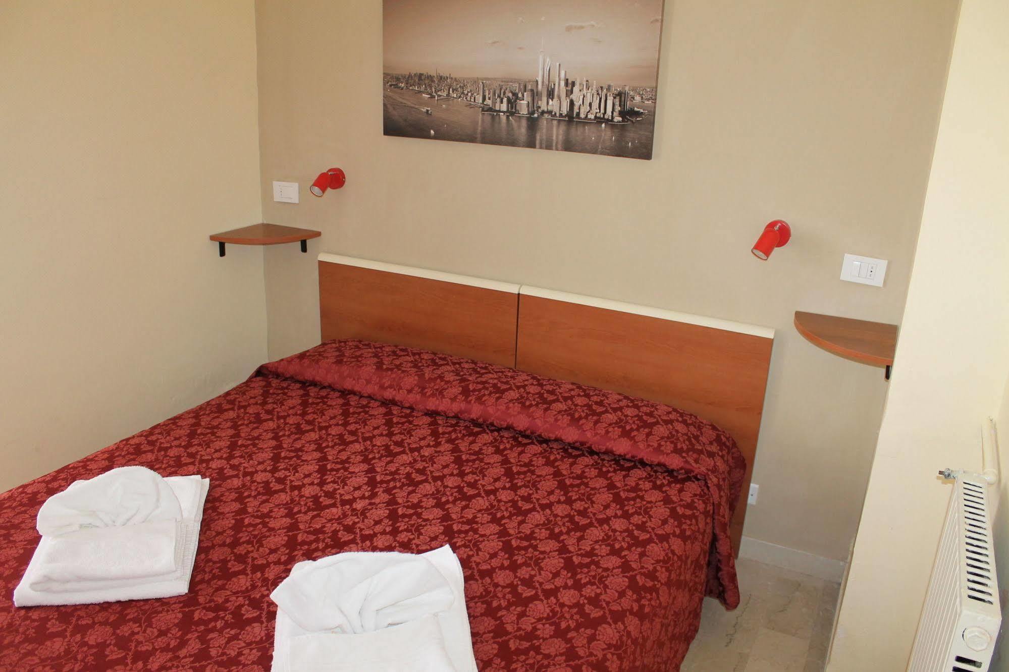 Hotel Capri Pietra Ligure Kültér fotó