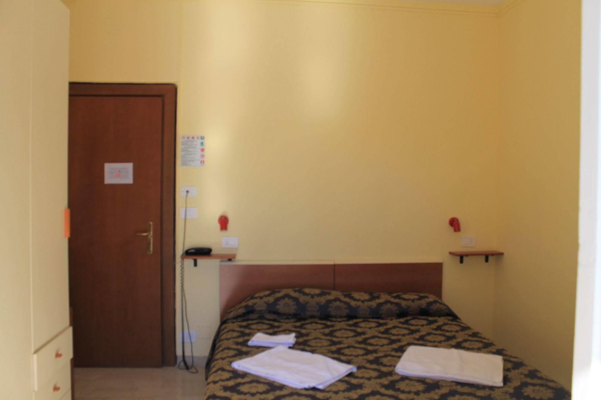 Hotel Capri Pietra Ligure Kültér fotó