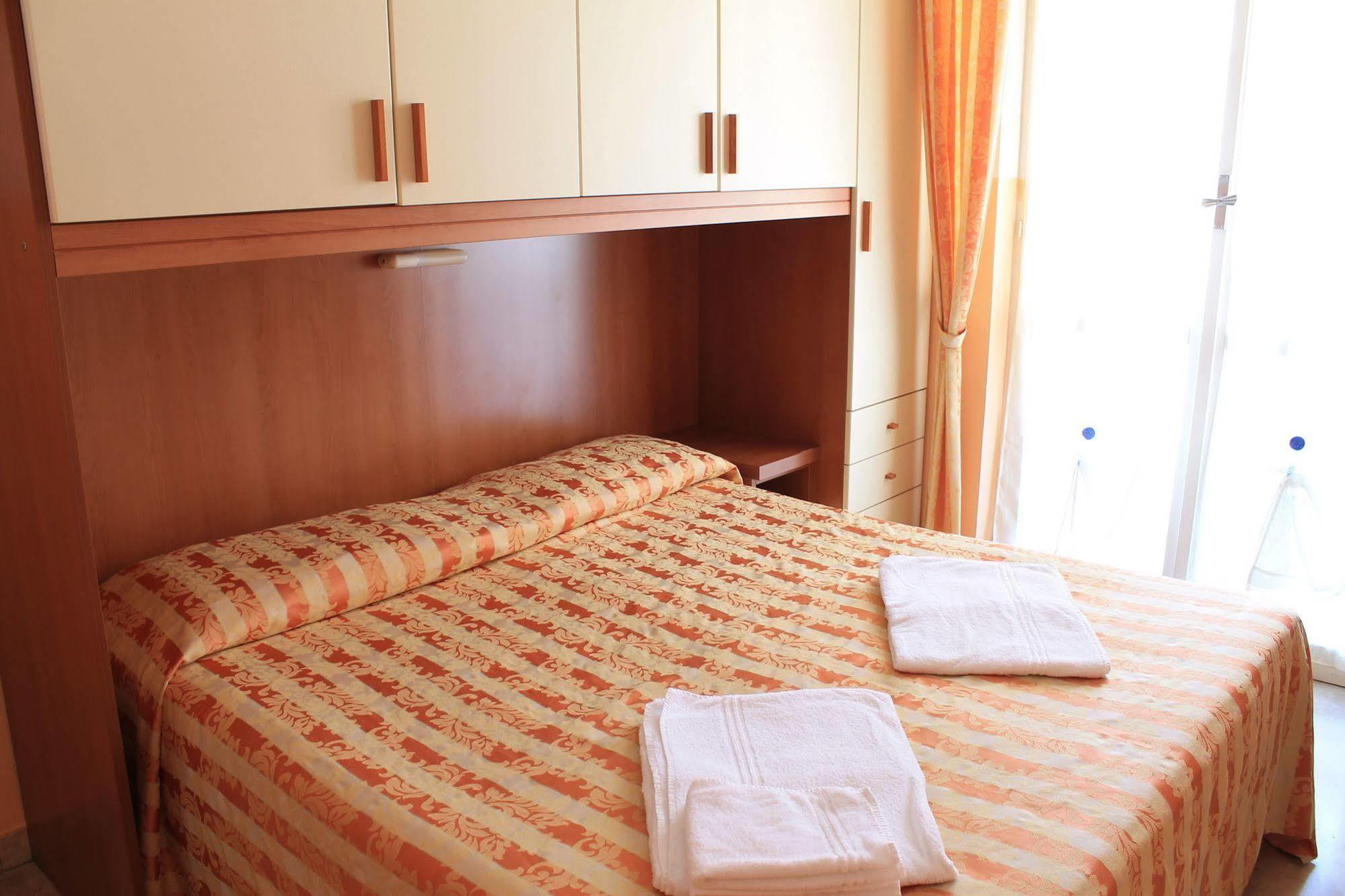 Hotel Capri Pietra Ligure Kültér fotó