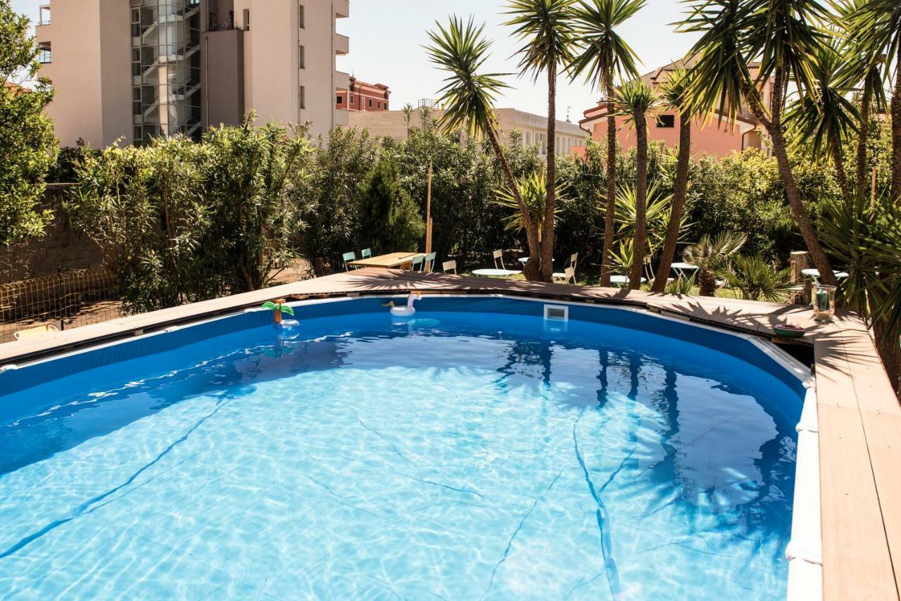 Hotel Capri Pietra Ligure Kültér fotó