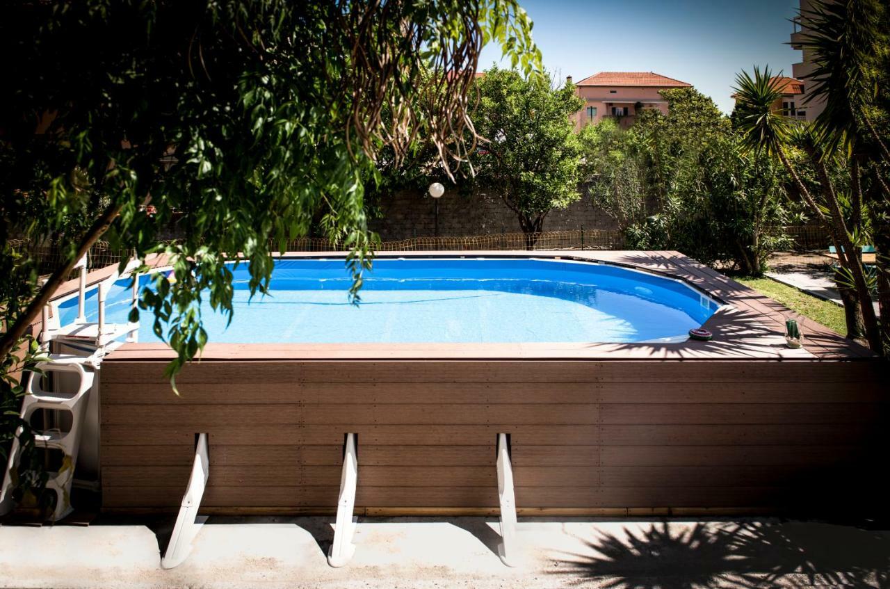 Hotel Capri Pietra Ligure Kültér fotó
