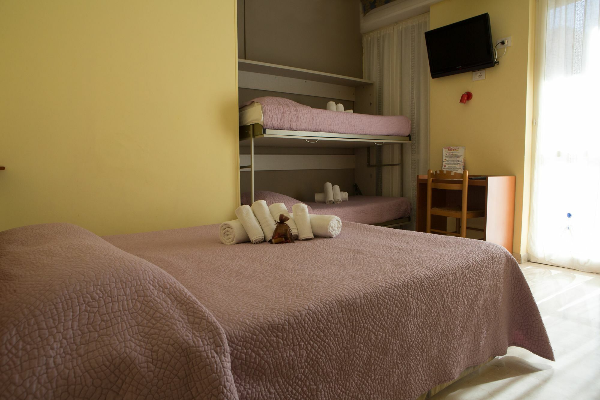 Hotel Capri Pietra Ligure Kültér fotó