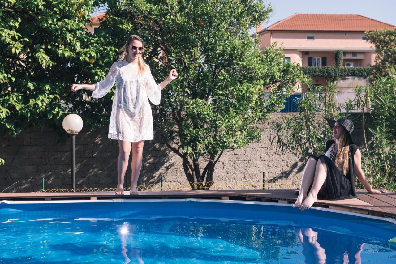 Hotel Capri Pietra Ligure Kültér fotó